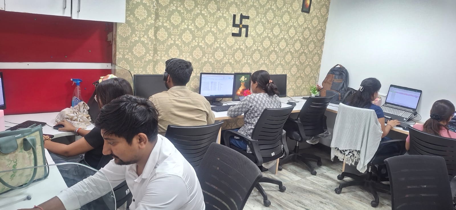 Launchefy team working on e-commerce marketplace accounts in the Noida office